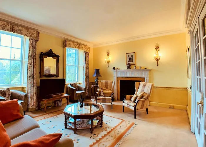 F2 Charming Centre Full Of Character Apartment *