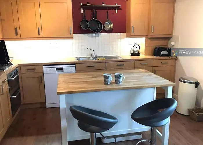 Daire Waterfront Living In Leith With Free Parking!