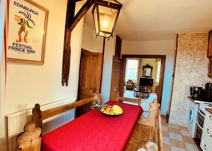 F2 Charming Centre Full Of Character Apartment *