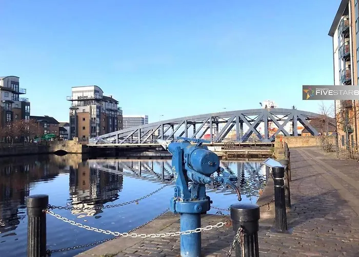 Waterfront Living In Leith With Free Parking! Daire *