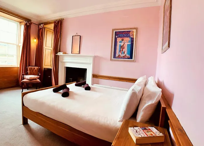 F2 Charming Centre Full Of Character * Edinburgh