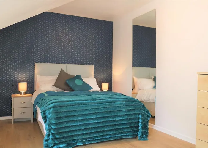 3 Bedroom Centre In Lauriston Place *