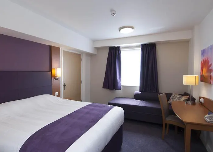 Hotel Premier Inn Edinburgh Princes Street 3*