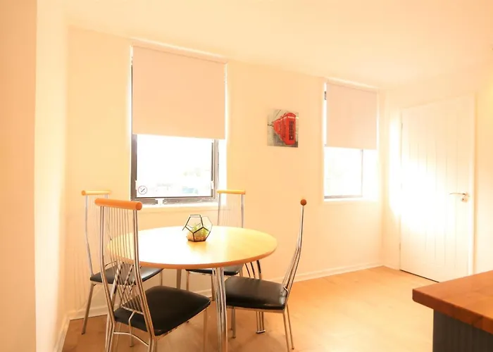 3 Bedroom Centre In Lauriston Place