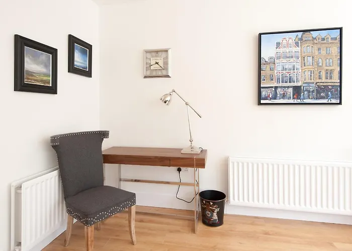 Shandwick - Centre - Sleeps 2 *