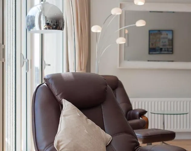 Shandwick - Centre - Sleeps 2 *