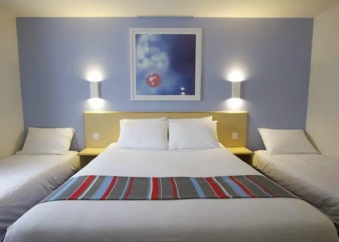Travelodge Dreghorn Hotel 3*