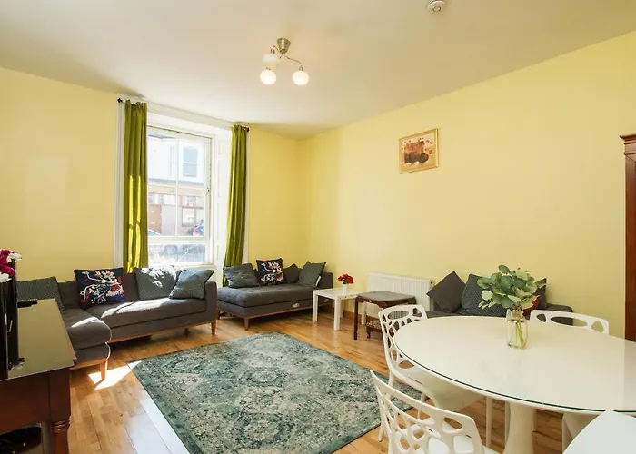 7 Bedroom Townhouse Holiday home *