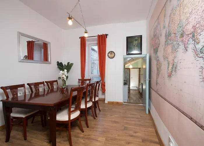 7 Bedroom Townhouse Holiday home *