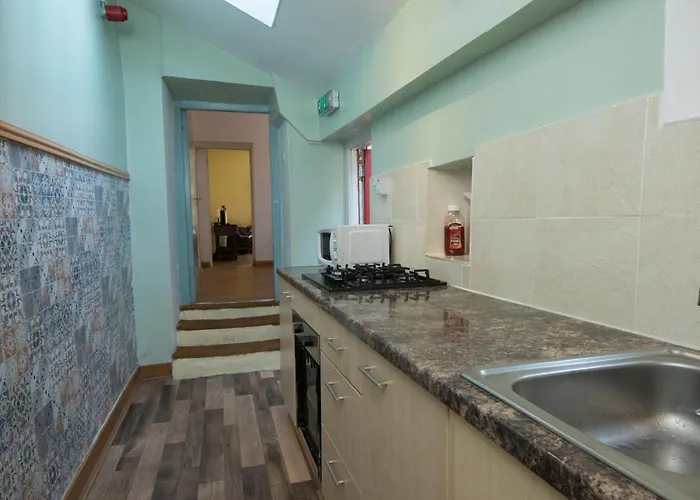 7 Bedroom Townhouse *