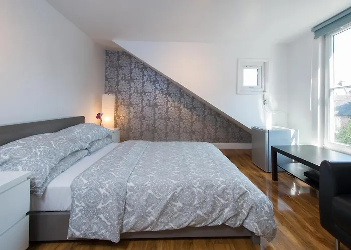 7 Bedroom Townhouse *