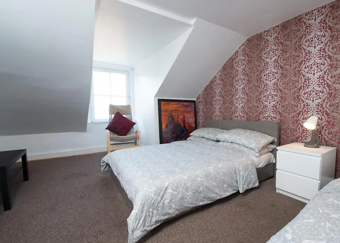 7 Bedroom Townhouse * Edinburgh