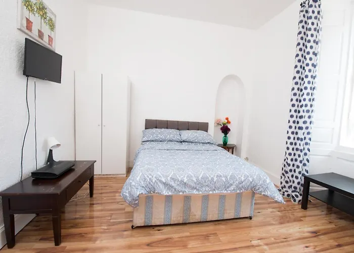 7 Bedroom Townhouse Holiday home Edinburgh