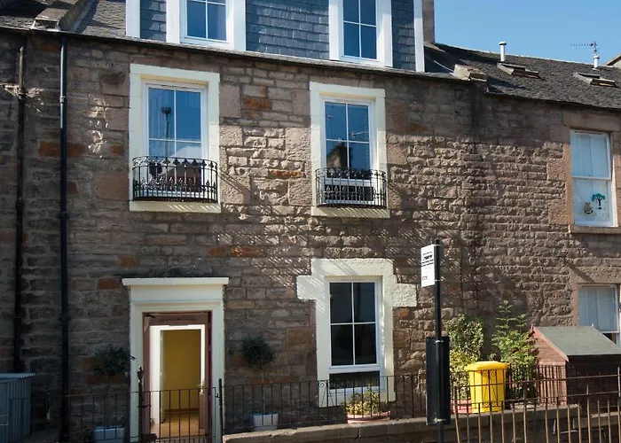 7 Bedroom Townhouse Edinburgh