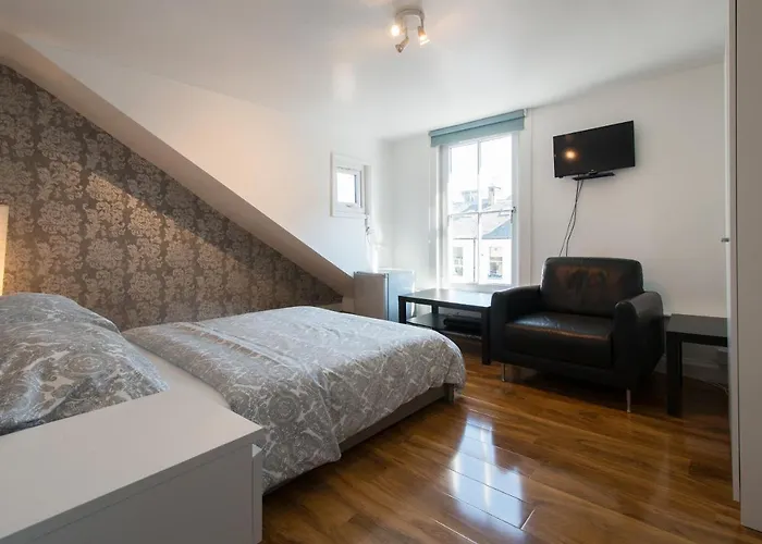 7 Bedroom Townhouse Holiday home Edinburgh