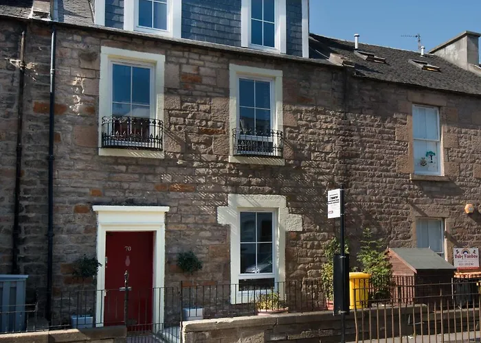 7 Bedroom Townhouse Holiday home *