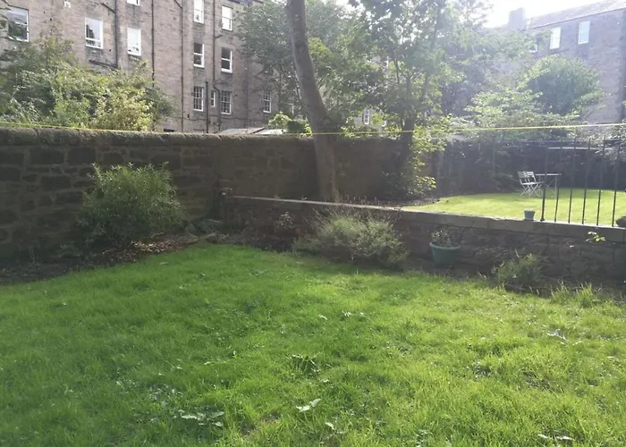 Apartment Fringe Base With Garden Near The Meadows