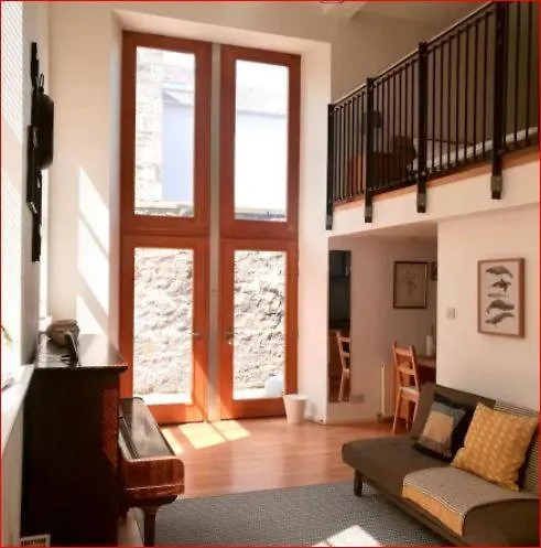 Mezzanine In Historic School Apartament Edynburg