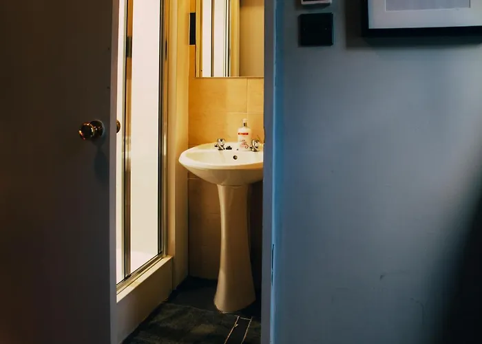 Backpackers - Over 18s Only