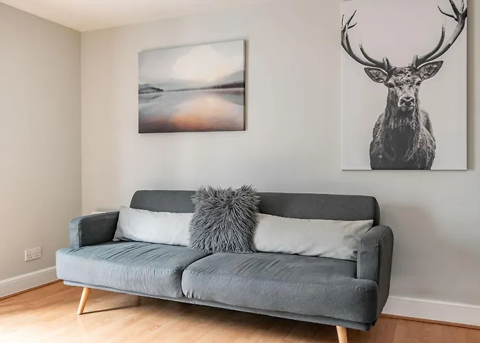 Amazing - Cables Wynd Near The Shore - Free Parking Apartment