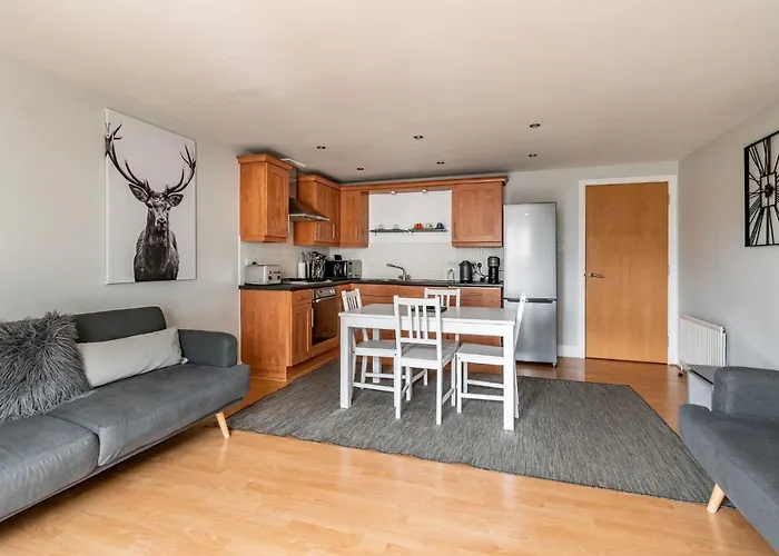 Apartment Amazing - Cables Wynd Near The Shore - Free Parking *