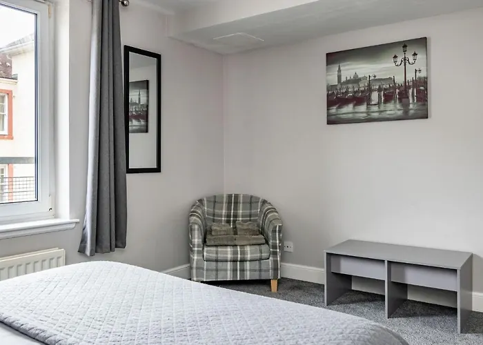 Amazing - Cables Wynd Near The Shore - Free Parking Apartment *