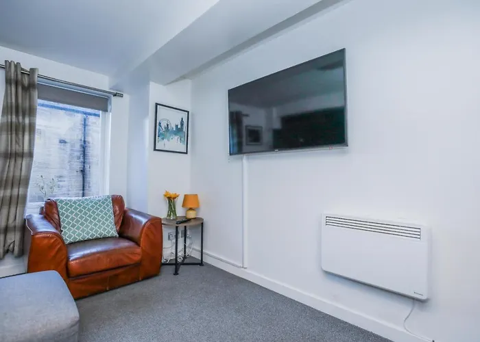 Old Town Gem - Castle Dark History Uni 爱丁堡