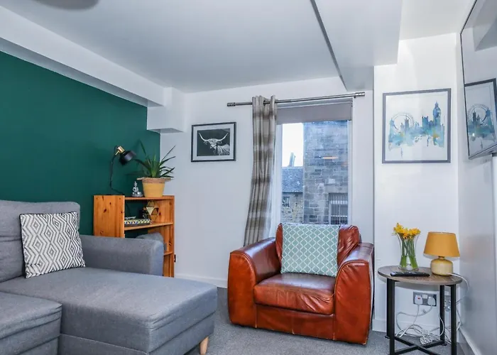 Old Town Gem - Castle Dark History Uni 爱丁堡