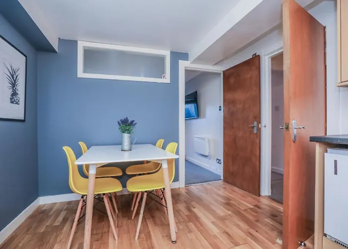 Old Town Gem - Castle Dark History Uni