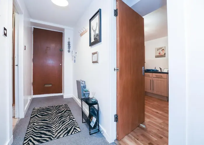 Old Town Gem - Castle Dark History Uni 爱丁堡