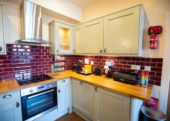 1 Bedroom דירה *