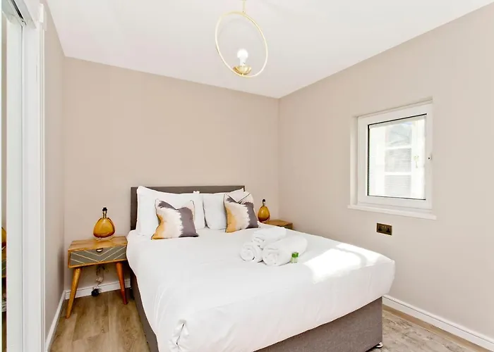 Newly Reno'd 2 Bed With Free Parking Apartmán *