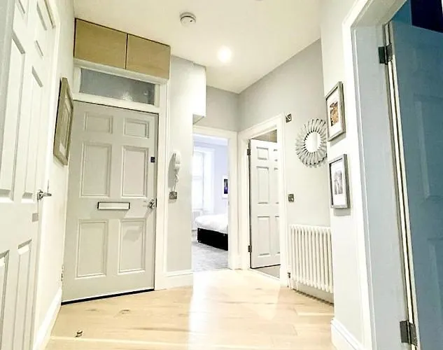 Gorgeous 2br & Bolt-hole
