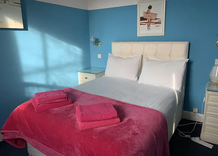 Eliza House Отель