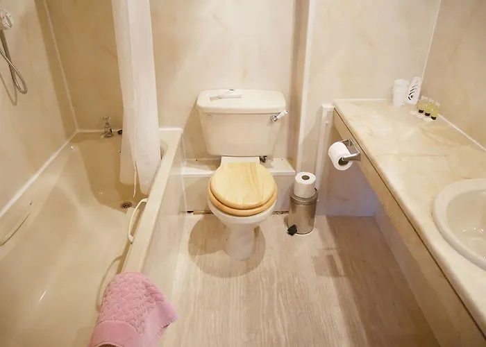Eliza House 3*