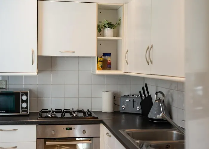 Lovely 3 Bed In *