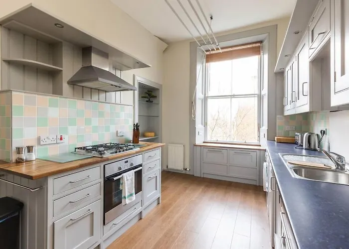 Stunning 3 Bedroom Flat In Bruntsfield
