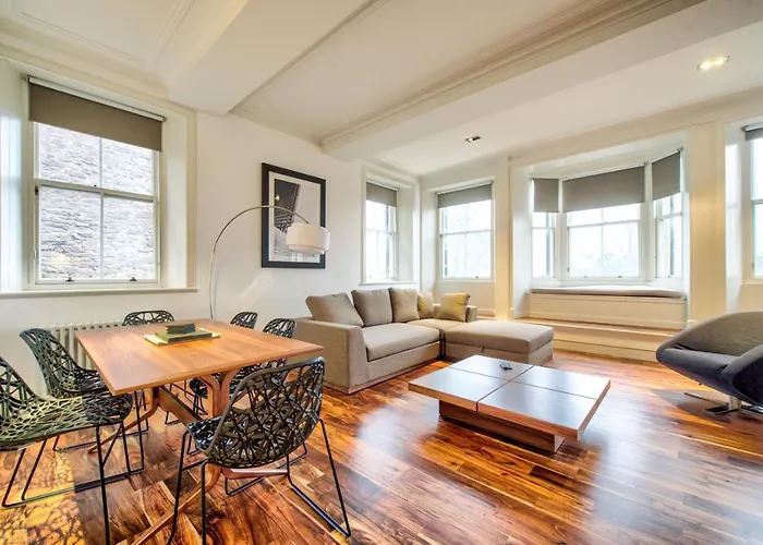 Апартаменты Sumptuous 2br Next To Castle!
