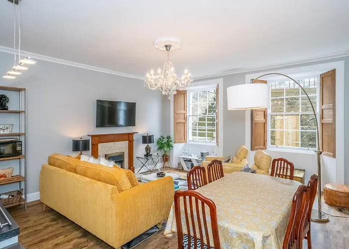 Superb 3beds House In Chic Area Of The Centre - Pass The Keys *