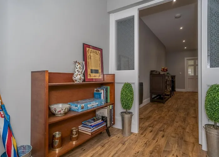 Feriehus Superb 3beds House In Chic Area Of The Centre - Pass The Keys *