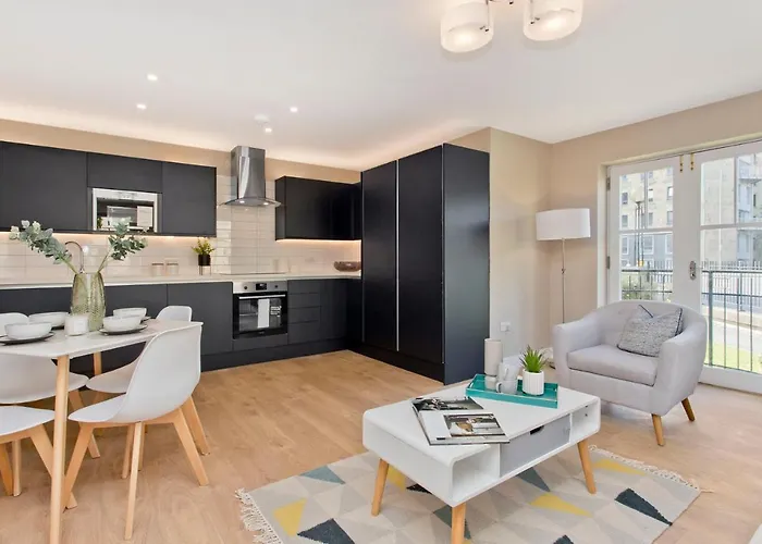 Modern Centre 2 Bedroom 2 Bathroom Apartments, Main Door Ground With Private Parking