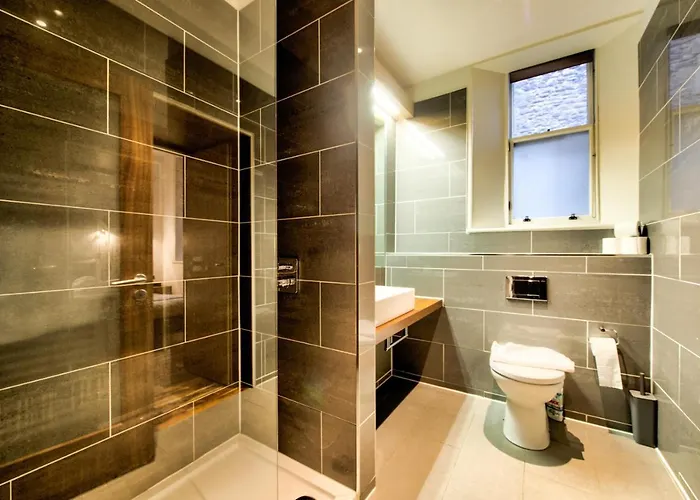 Апартаменты Sumptuous 2br Next To Castle!