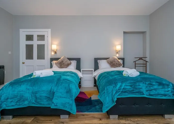 Superb 3beds House In Chic Area Of The Centre - Pass The Keys *