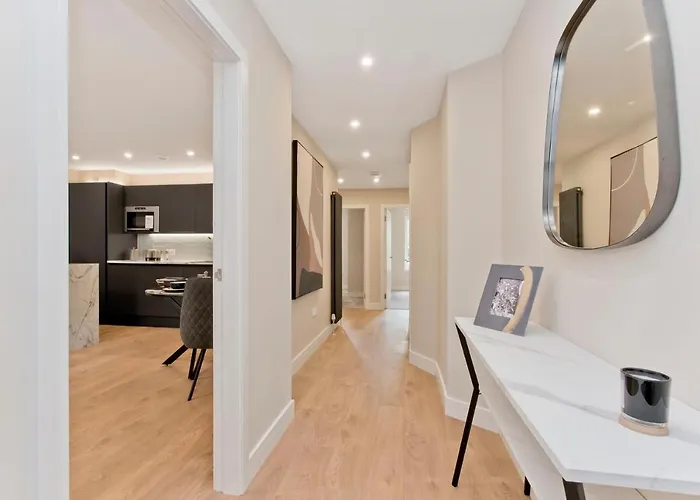 Modern Centre 2 Bedroom 2 Bathroom Apartments, Main Door Ground With Private Parking Διαμέρισμα *