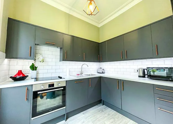 Desirable 2 Bed Near Castle Appartement
