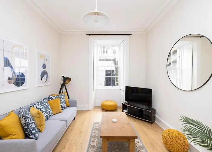 Joivy Chic Near Stockbridge Market * Edinburgh