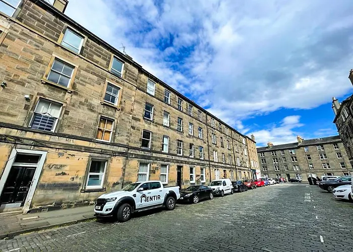 Desirable 2 Bed Near Castle Appartement