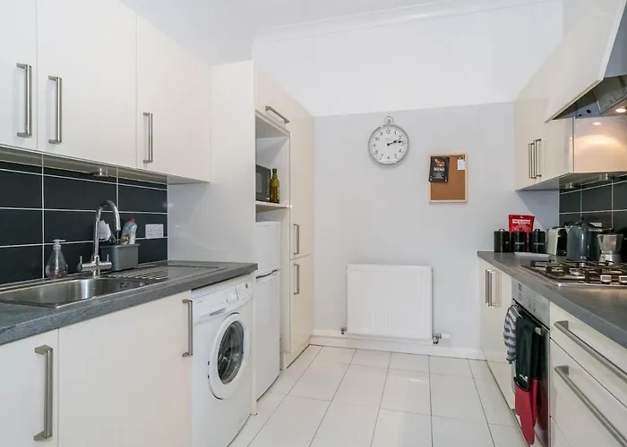 Pass The Keys Renovated 2bed Flat In Quiet Area Near The Meadows Edinburgh
