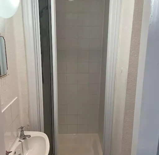 Flat West Toll Cross אדינבורו