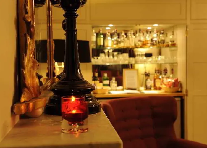 Grove House 4*